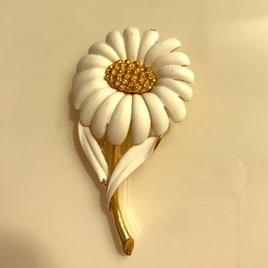 Vintage Daisy Brooch